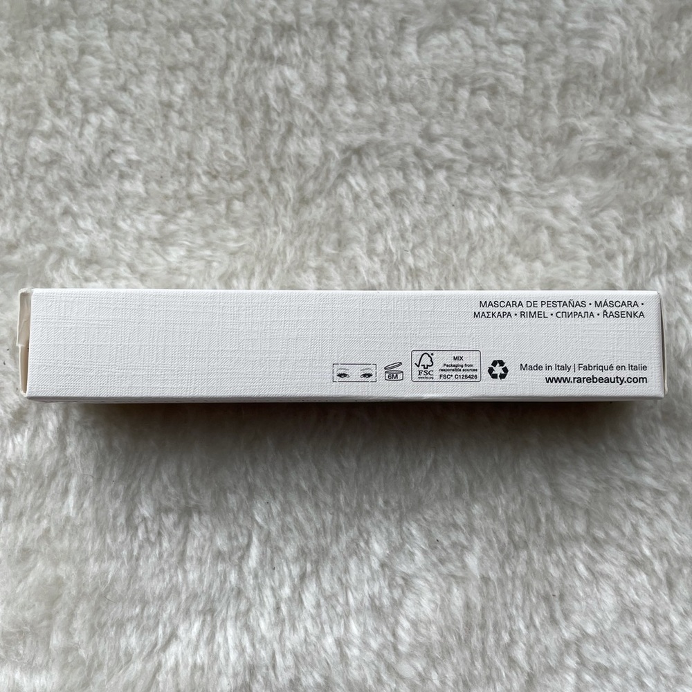 🍁NEW Rare Beauty Perfect Strokes Universal Volumizing Mascara - Picture 3 of 4